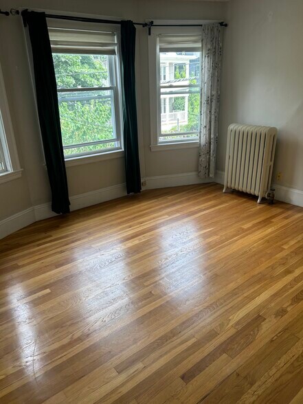 Building Photo - 48 Standish St