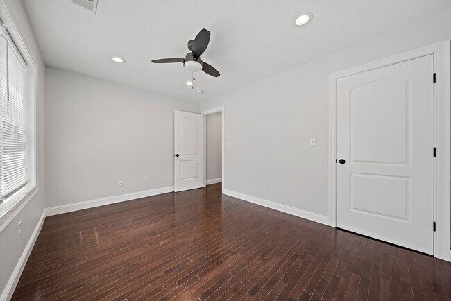 Building Photo - 479 Sherman St