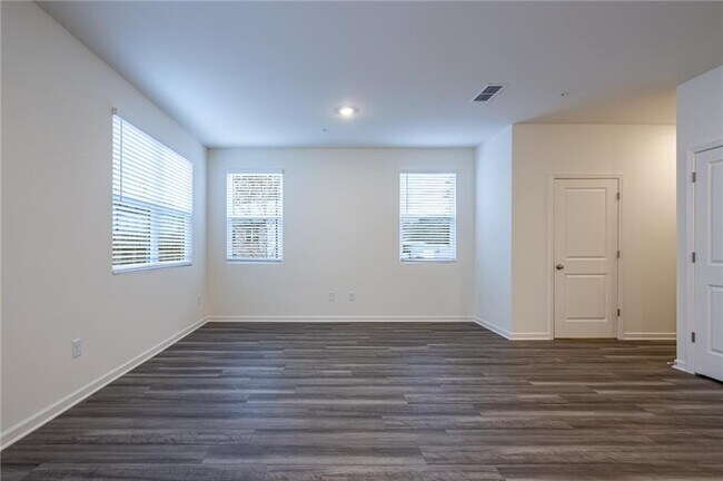 Building Photo - 2010 Ayla Dr