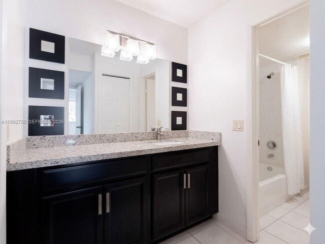 Building Photo - 357 Lakeview Dr