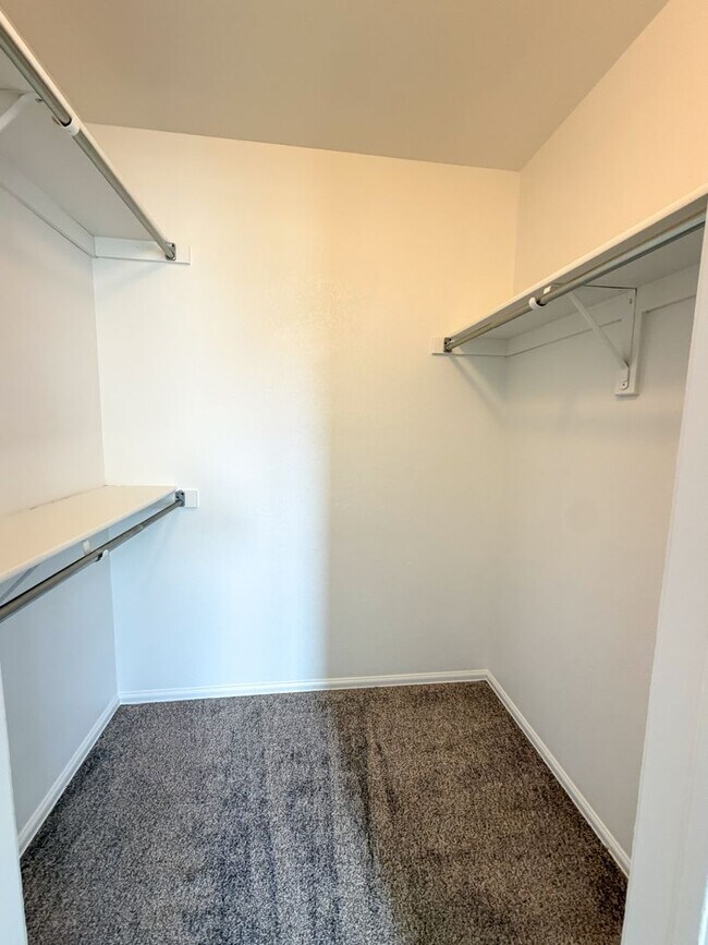 Building Photo - Single-Family Home in Littleton!