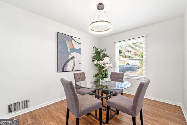 Building Photo - 801 N Evelyn Pl NW