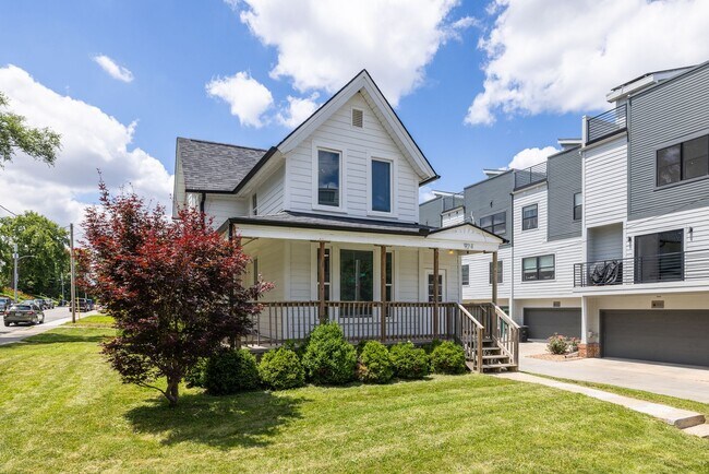Building Photo - 5 Bedroom 2.5 Bath Midtown Home