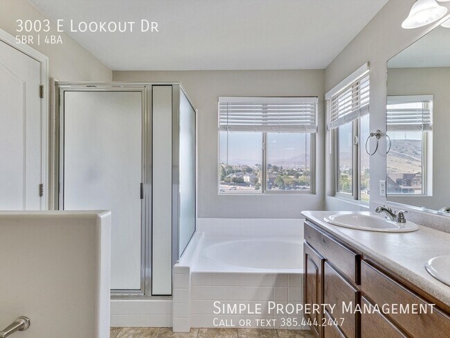 Building Photo - 3003 E Lookout Dr