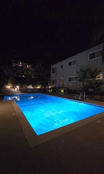 Evening vibes pool - 972 Larrabee St