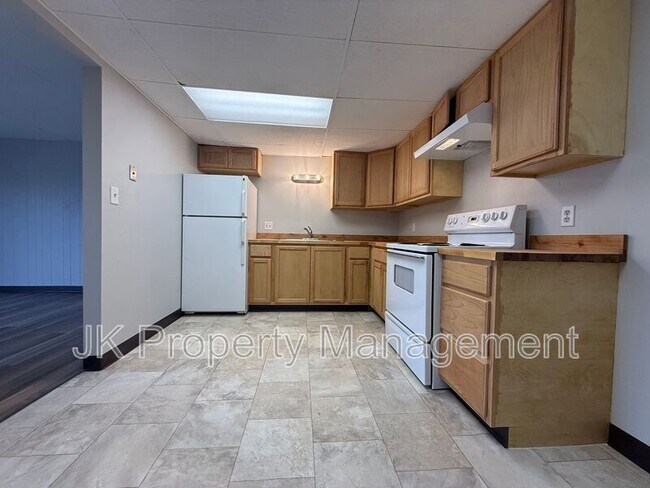 Building Photo - 1122 1st Ave SW