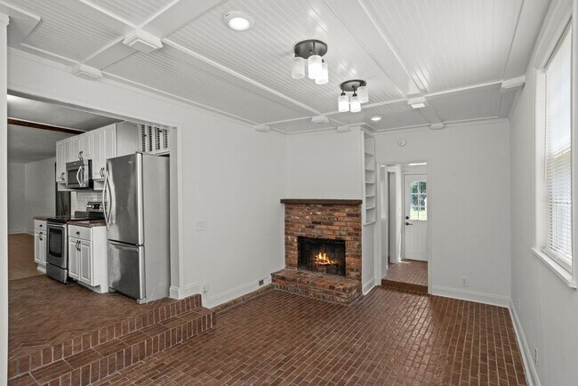 Building Photo - 1001 Horseshoe Dr