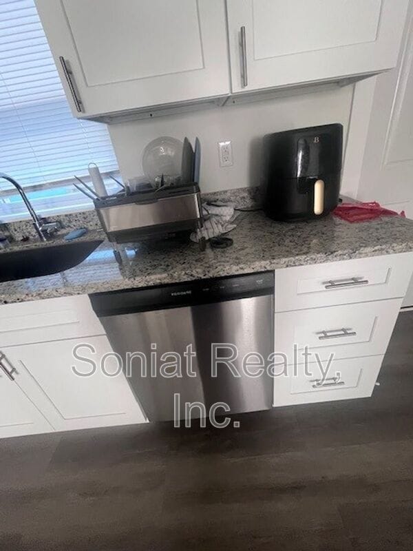 Building Photo - 3302 Nashville Ave