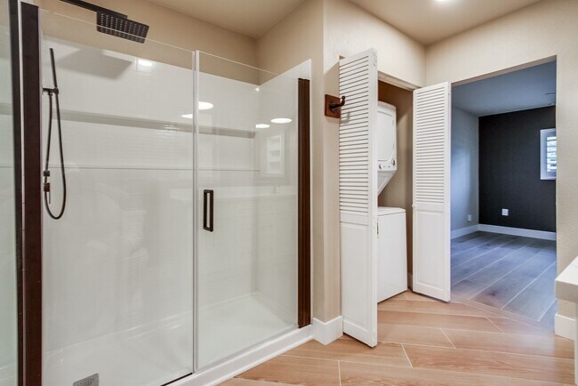 Building Photo - 1204 Palomar Pl
