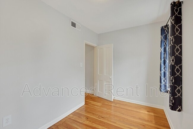 Building Photo - 415 S Robinson St