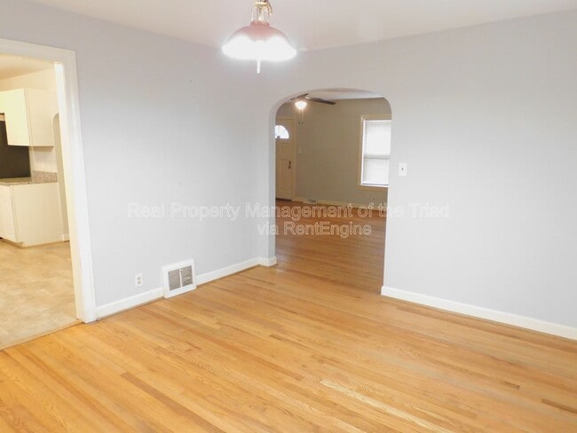 Building Photo - 3713 N Cherry St