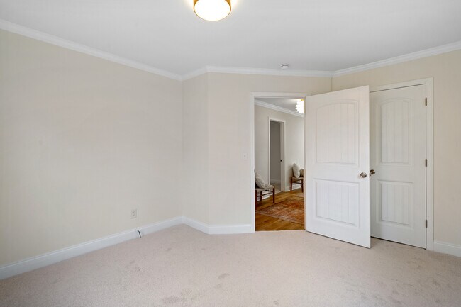 Building Photo - 105 Jasmine Dr