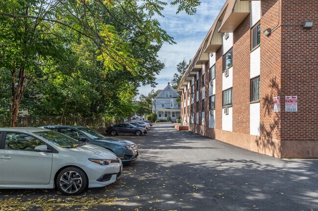 Parking - 19 Central St
