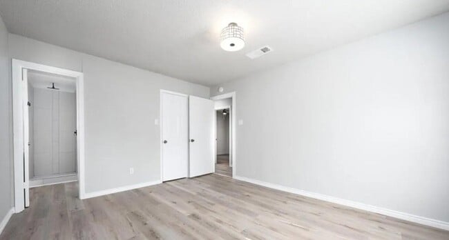 Building Photo - 1804 Miles St