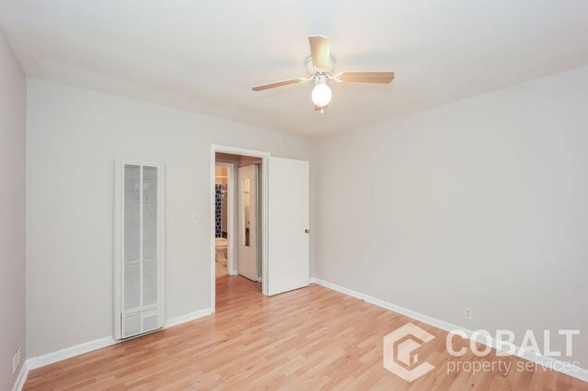 Building Photo - 905 Greenwood Ave NE