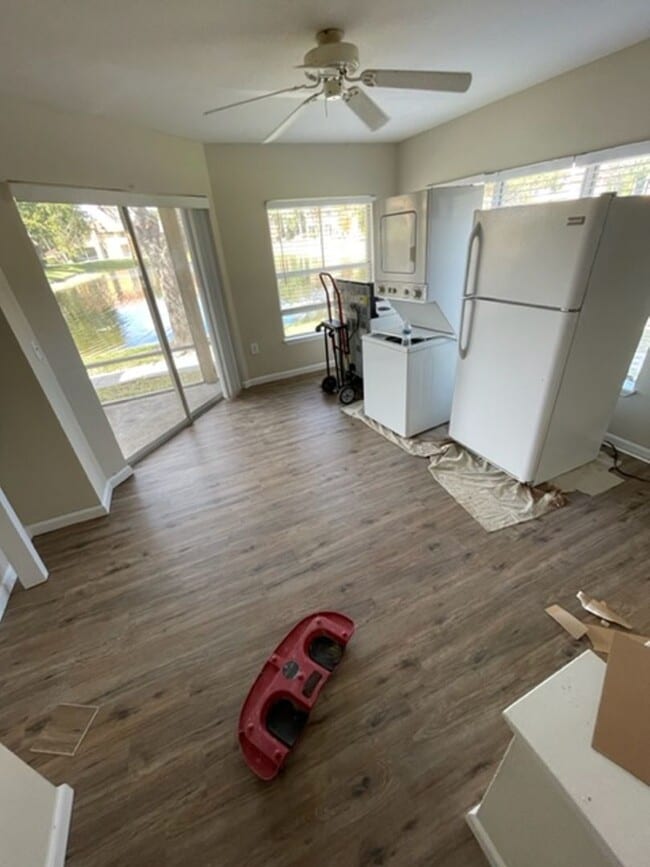 Building Photo - Palm Lakes Condominium