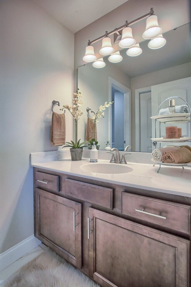 Building Photo - 3/BR luxury carriage home for rent