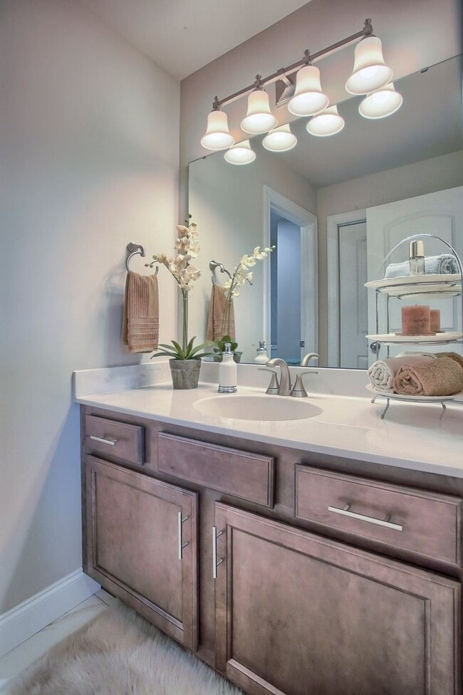 Building Photo - 3/BR luxury carriage home for rent FULLY FURNISHED