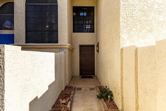 Building Photo - 5002 E Siesta Dr