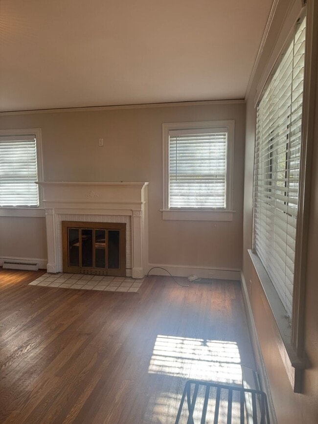 Building Photo - Fantastic Location & Price......More pictu...