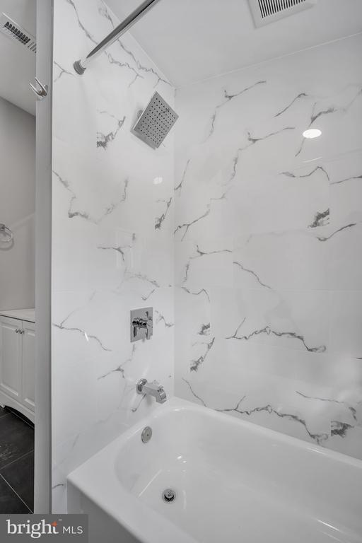 Building Photo - 123 Ford St