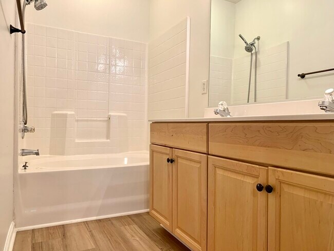 Building Photo - BEAUTIFUL 3 BED/2.5 BATH CONDO, SPACIOUS &...