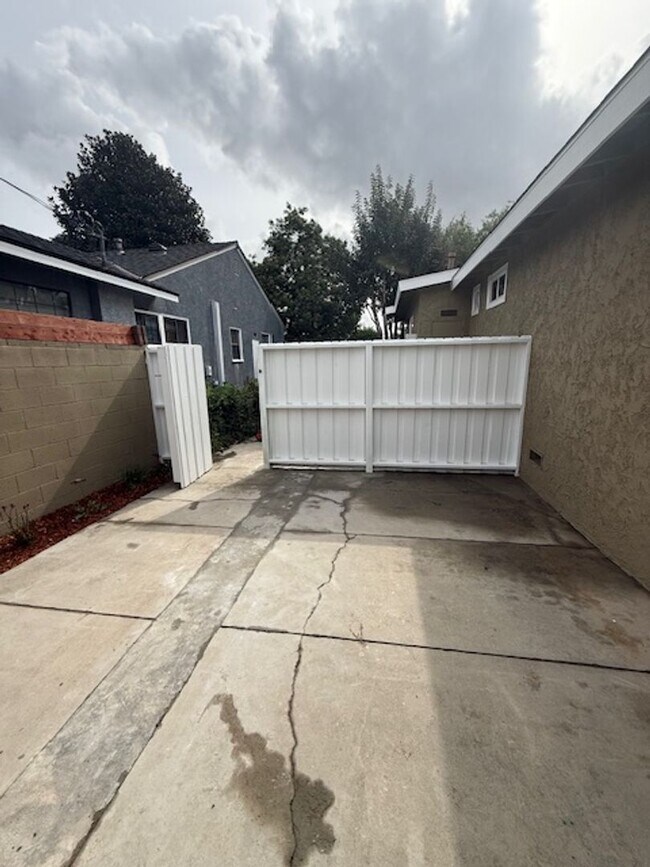Building Photo - 5943 E Adderley Dr