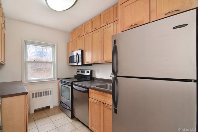 Building Photo - 140 N Broadway