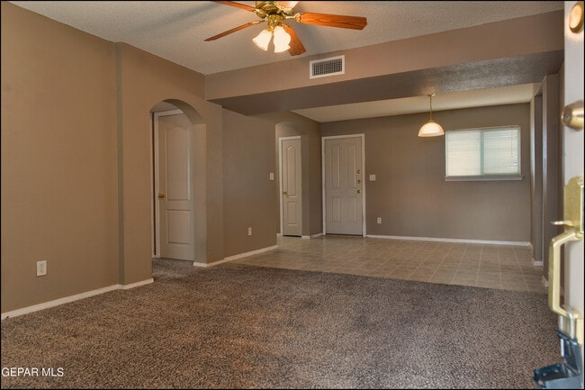 Building Photo - 3404 Blue Earth Ln