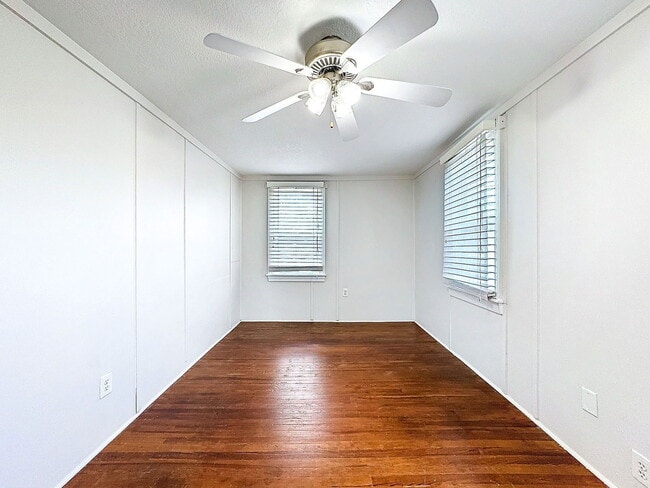 Building Photo - 2649 1/2 Dartmouth Ave N