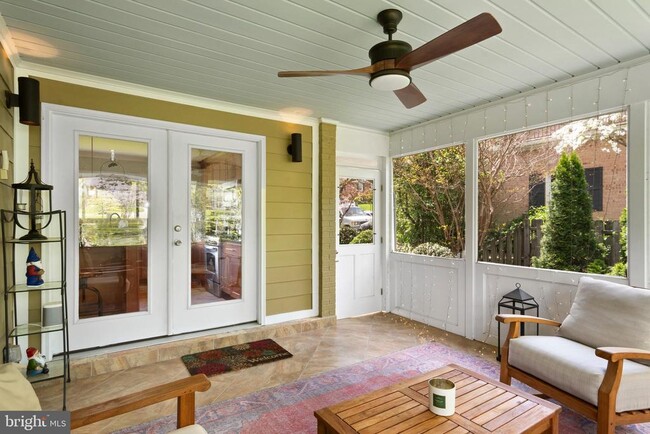 Building Photo - 1404 Middlebury Dr