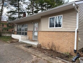 Building Photo - 2866 Golfside Rd