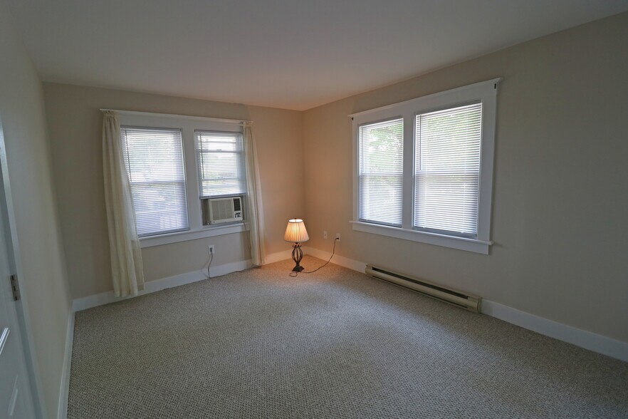 Building Photo - 318 S Watson St