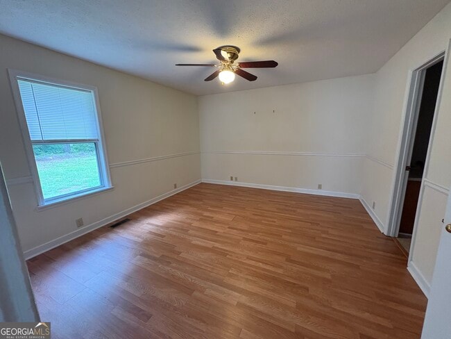 Building Photo - 609 Windcrest Dr