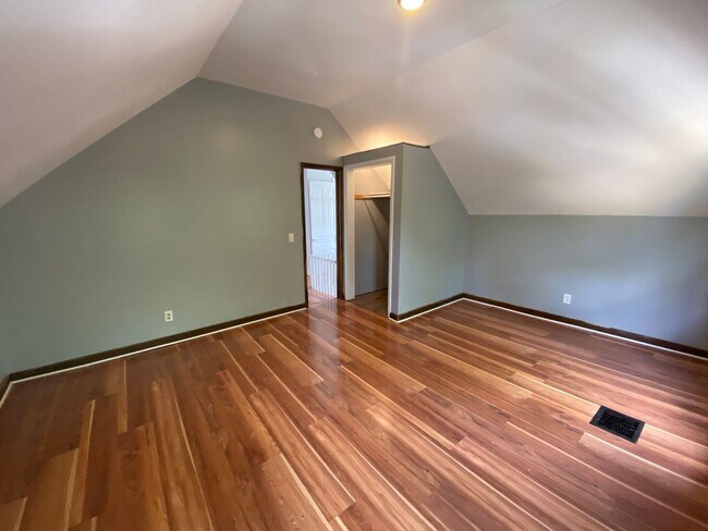 Building Photo - 622 Minor Ave