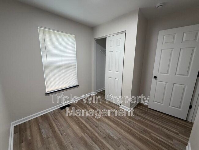 Building Photo - 226 Diekamp Ln