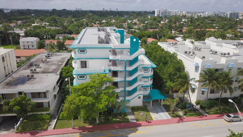 Building Photo - 9156 Collins Ave