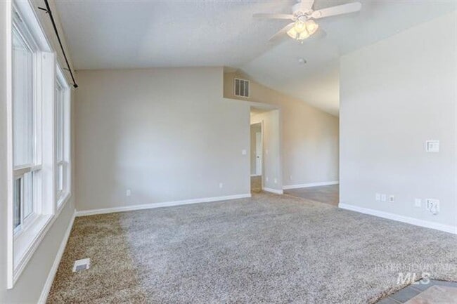 Building Photo - 4 Bedroom 2 Bath with RV Parking 2 Car Gar...