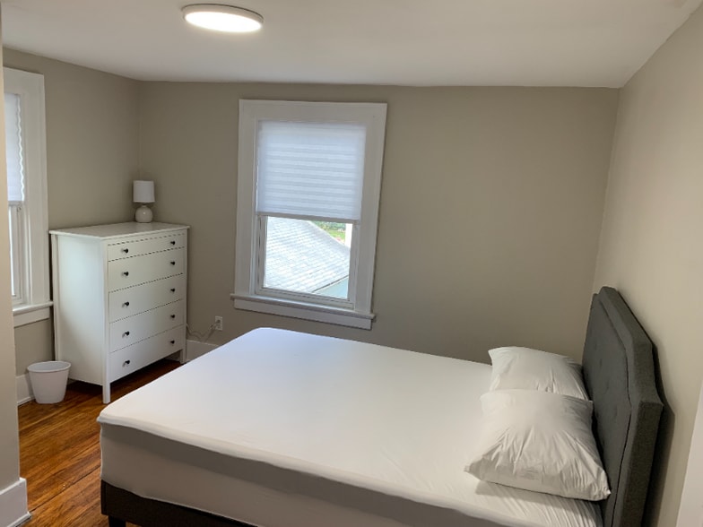 Building Photo - 151 Brookdale Ave