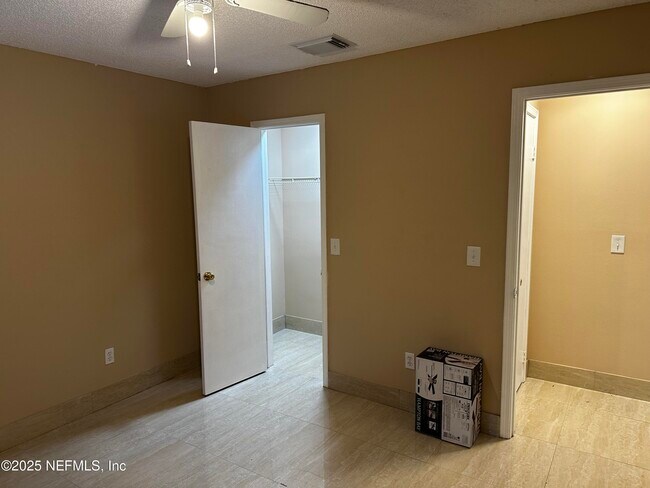 Building Photo - 11695 Tanager Dr
