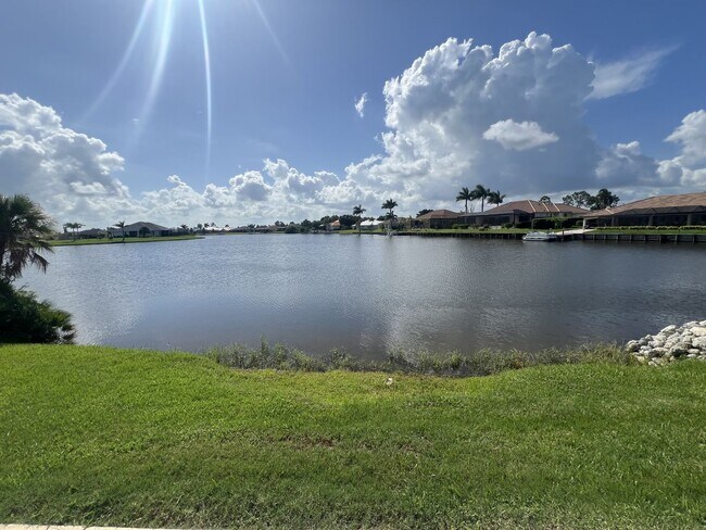 Building Photo - $2,095 ** AVAIL 9/1/25 ** LAKE SUZY ** 3 Bed / 2 Bath, Single Family Home with Lake View