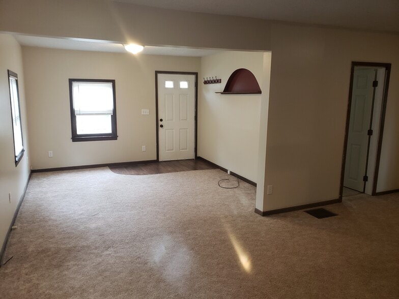 Building Photo - 109 Florence St