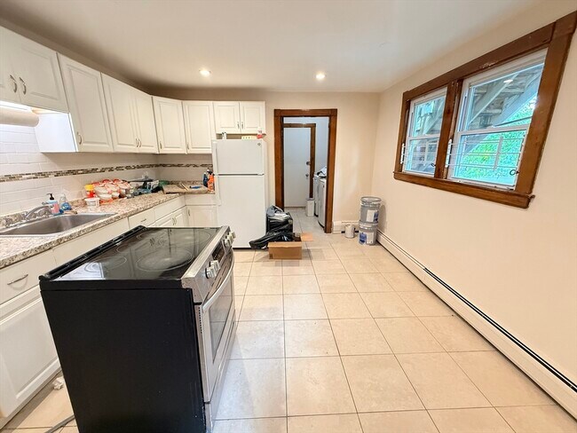 Building Photo - 5 Oakland St