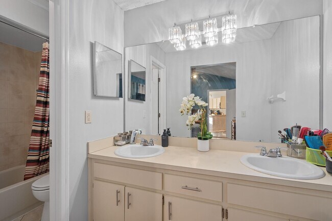 Building Photo - 782 Olympic Cir