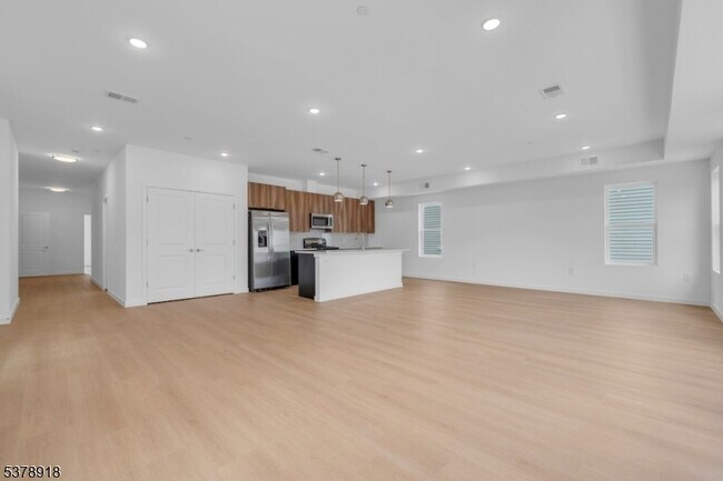 Building Photo - 320 Hawthorne Ave