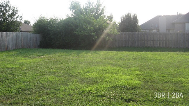 Building Photo - 3495 Leawood Ave