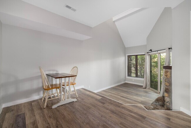 Building Photo - 115 Beechnut St