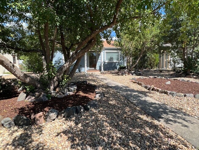 Building Photo - Cute East Denver Bungalow