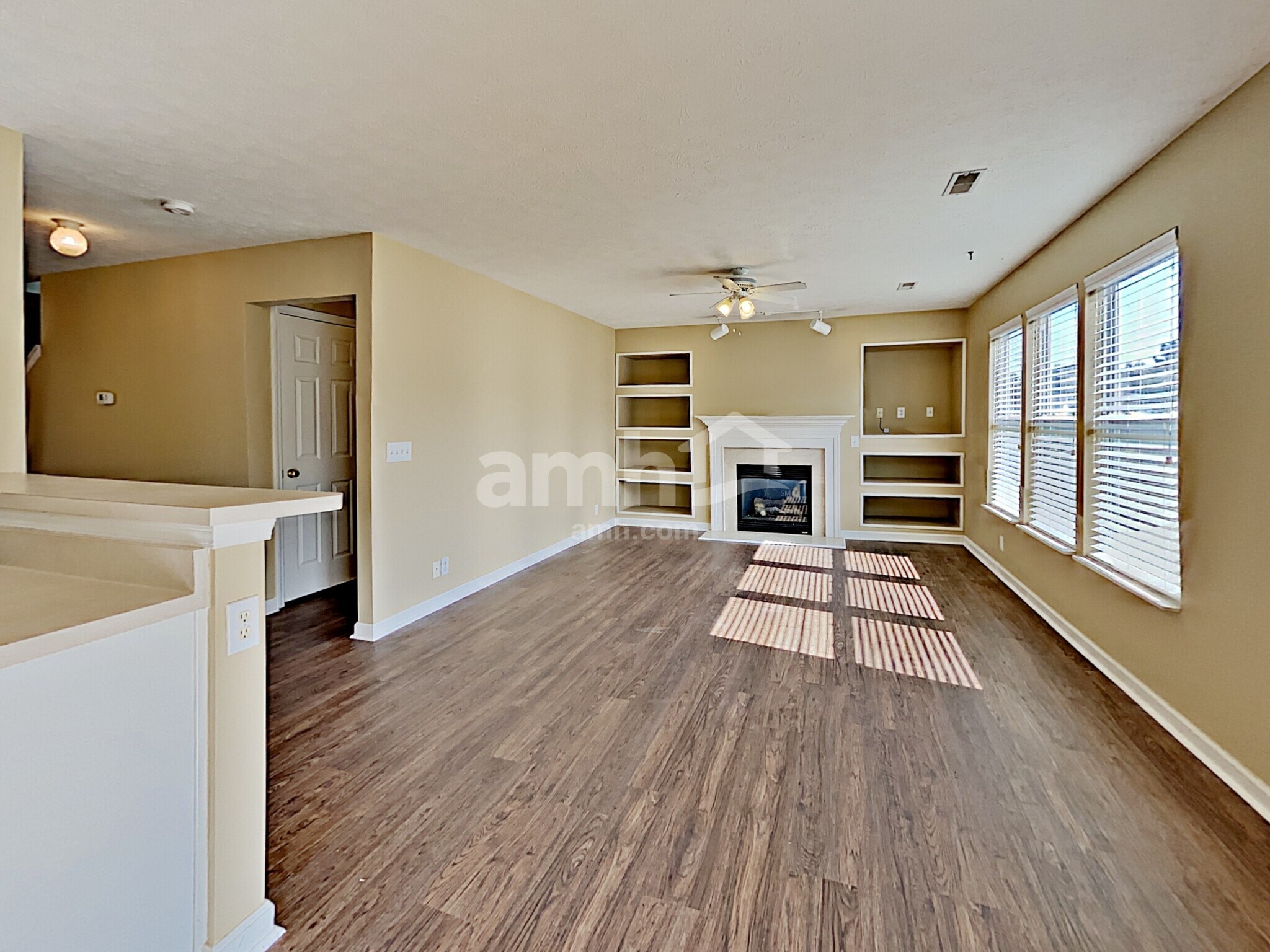 Building Photo - 4060 Longfellow Dr