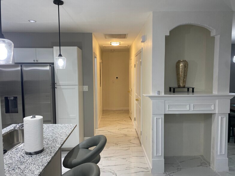 Building Photo - 825 Forest Lake Dr S